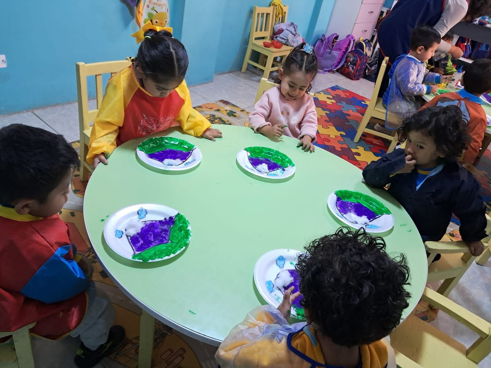 Actividad artística en el kinder Cristo Blanco, Arequipa