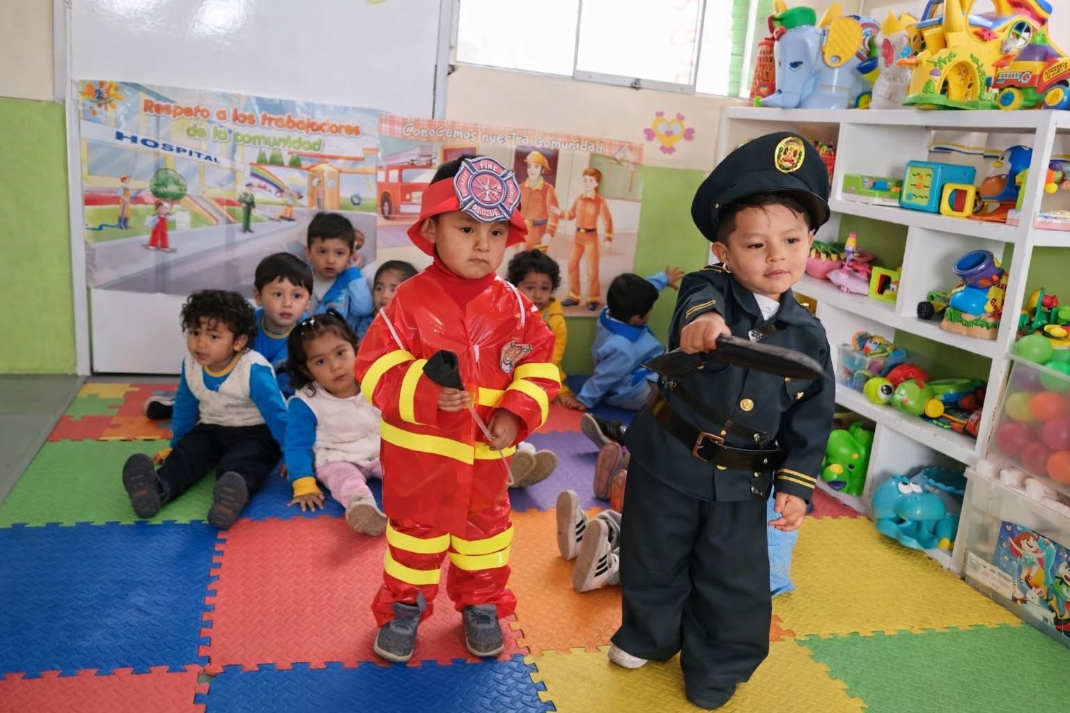 Niños con disfraces en actividad especial de Cuna Jardín Cristo Blanco